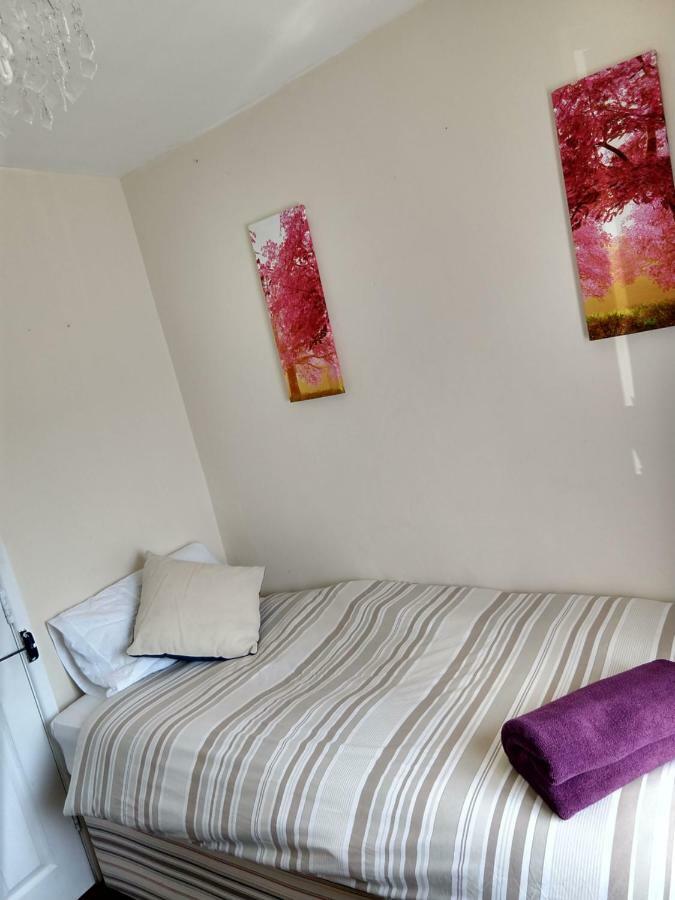 Rowe Gardens - Self Catering - Guesthouse Style - Comfortable Twin Or Double Rooms - Quiet Residential Area Workington Luaran gambar